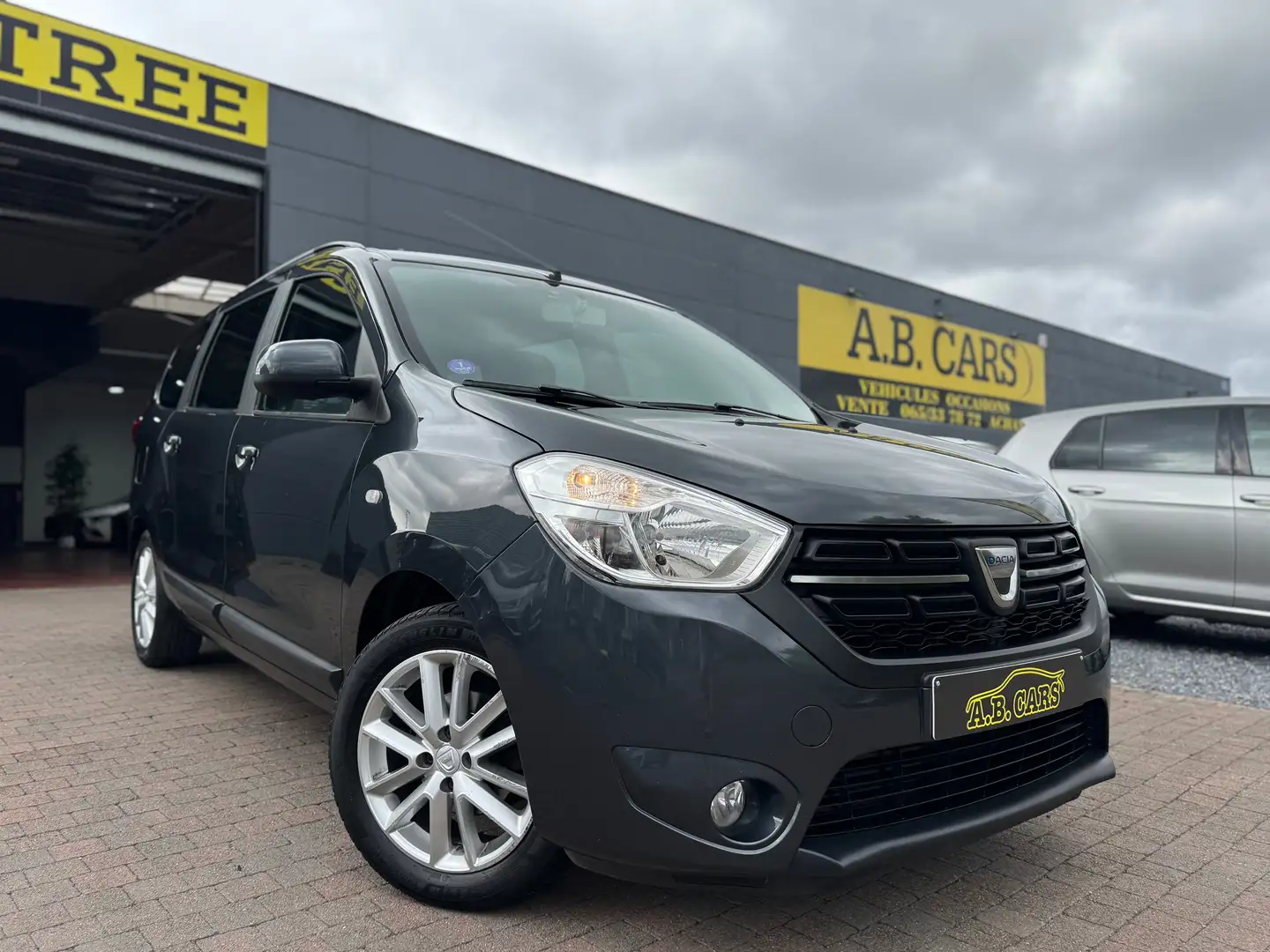 Dacia Lodgy 1.6i SCe 7pl. GARANTIE 12MOIS*1ER PROPRIÉTAIRE Gris - 1