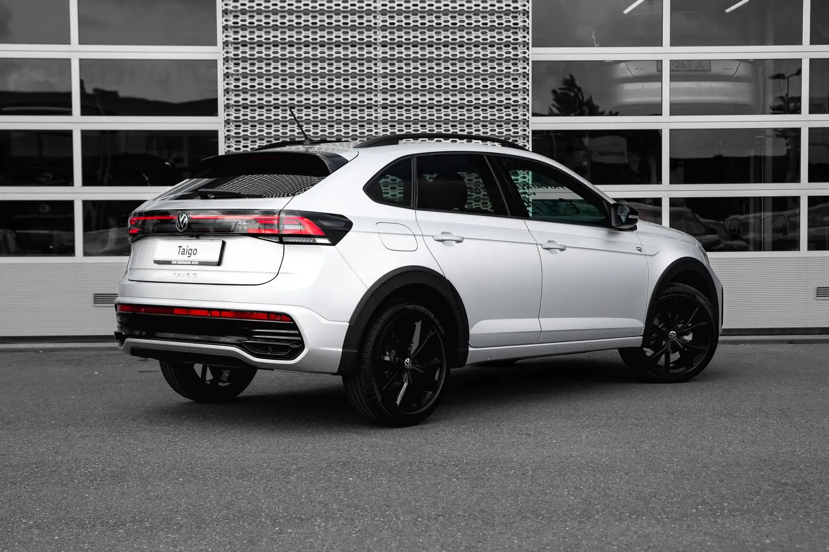 Volkswagen Taigo R-Line Edition Inclusief €2000,- inruilvoordeel | Grigio - 2