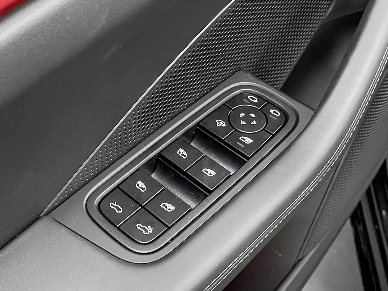 Porsche Macan 100 kWh SPORT DESIGN Pack / Pano / Bose Sound / Trekhaak /, миниатюра 26