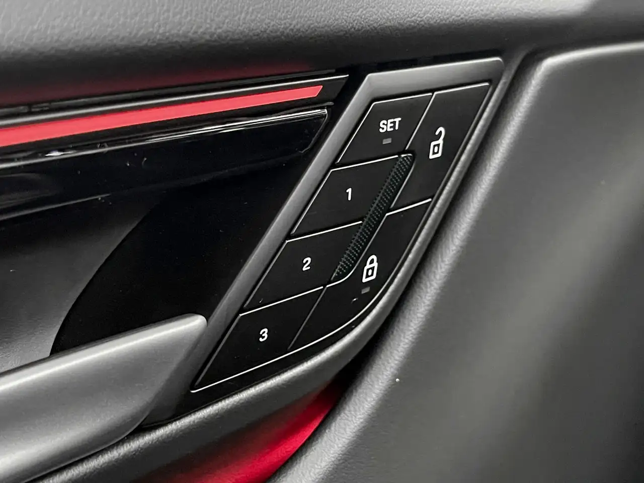 Porsche Macan 100 kWh SPORT DESIGN Pack / Pano / Bose Sound / Trekhaak /, миниатюра 27