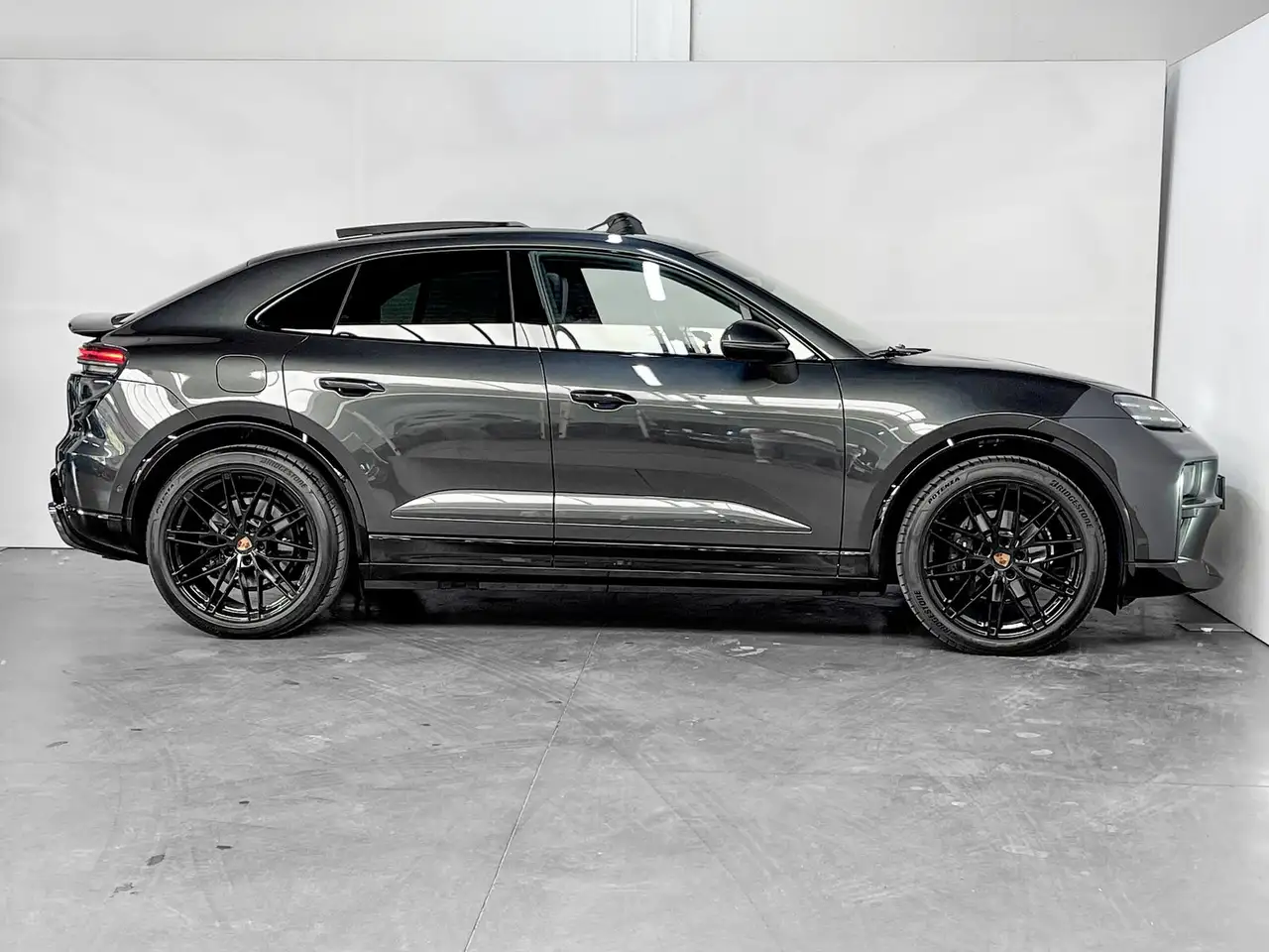 Porsche Macan 100 kWh SPORT DESIGN Pack / Pano / Bose Sound / Trekhaak /, миниатюра 4