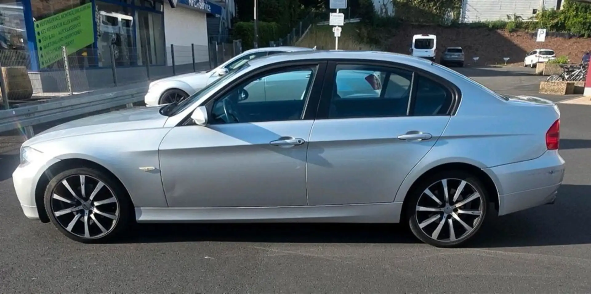 BMW 320 320i - 2