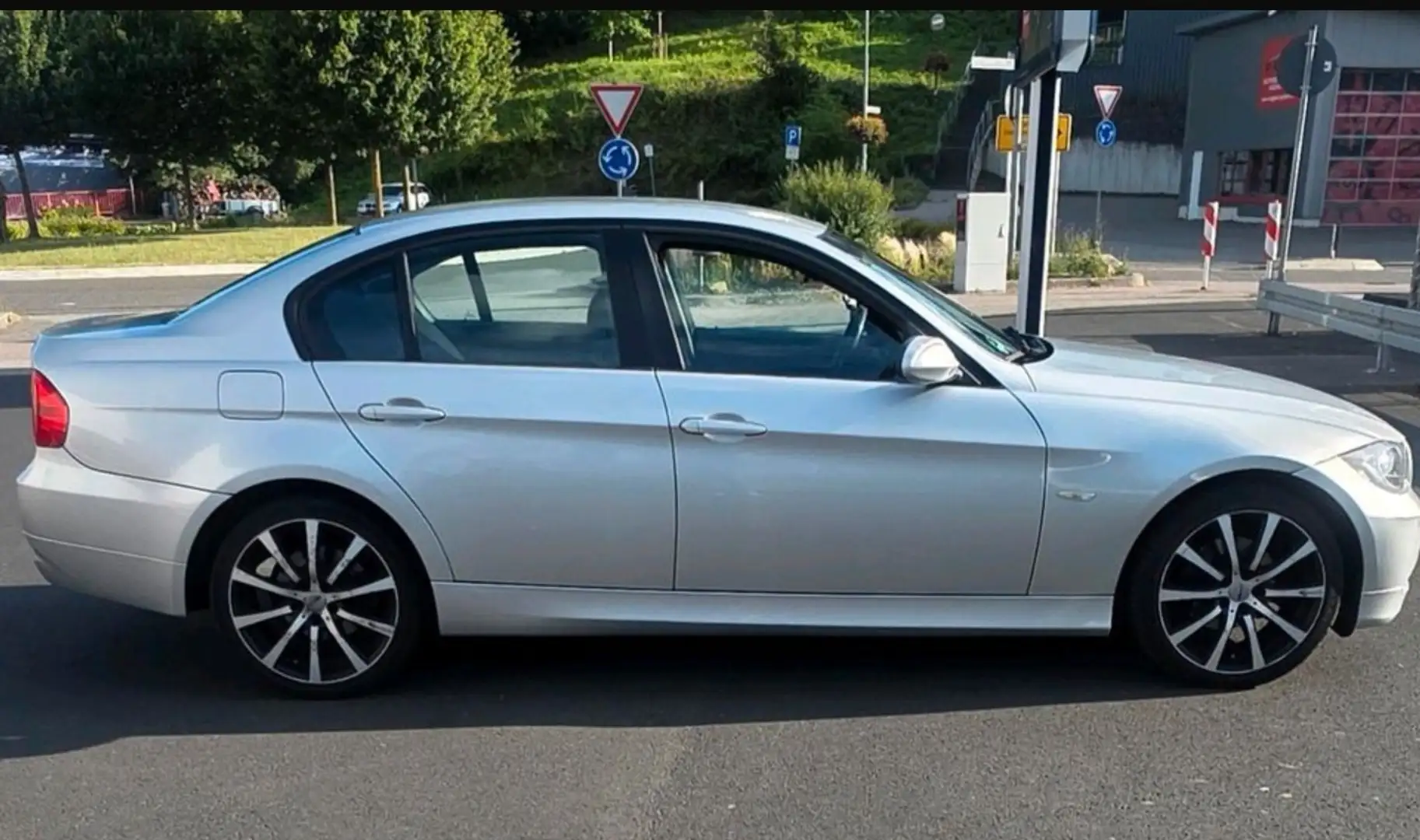 BMW 320 320i - 1