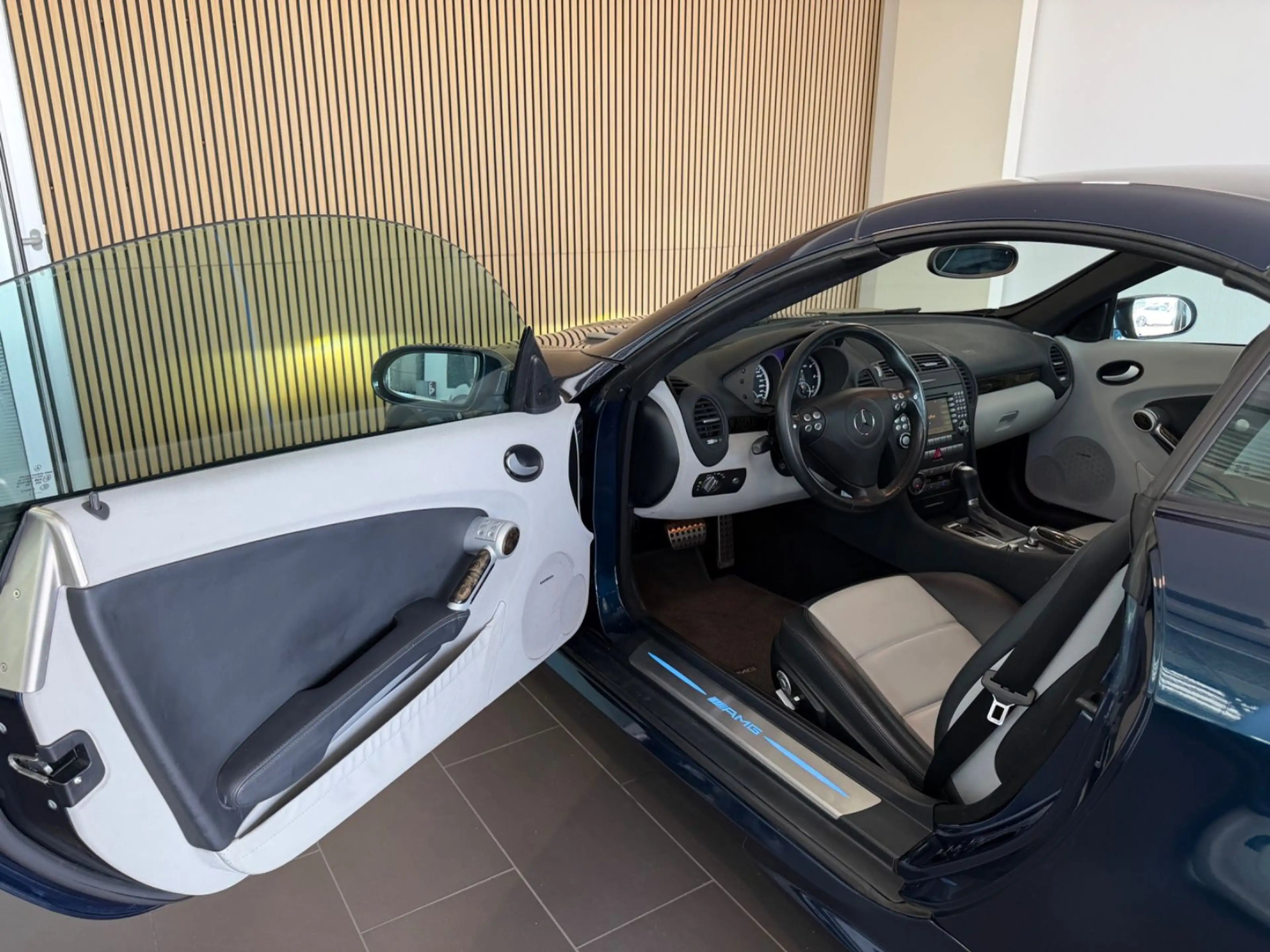 Mercedes-Benz SLK 55 AMG Roadster *MEMORY/BI-XENON/PDC/H&K/SHZ — photo 9