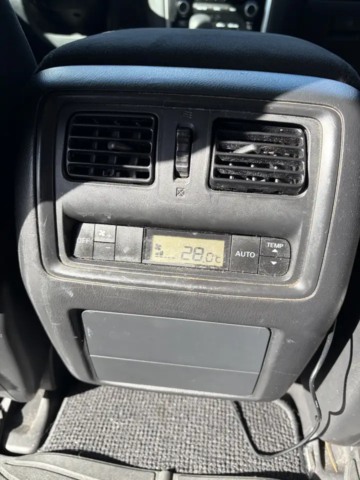 Nissan Pathfinder снимка Nissan Pathfinder