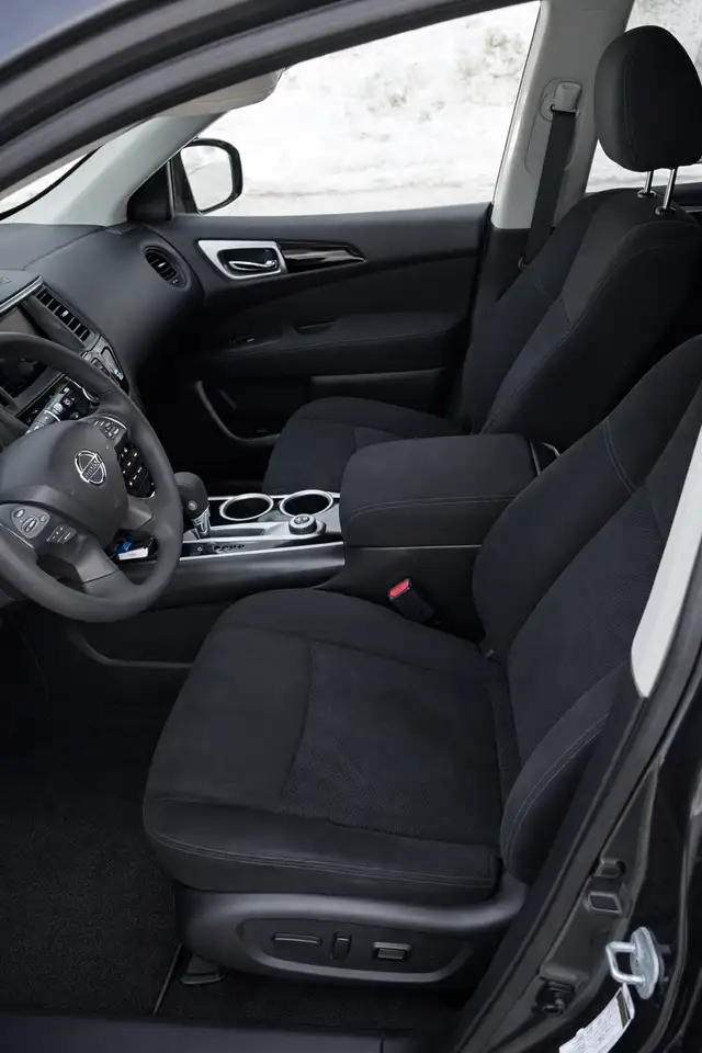 Nissan Pathfinder снимка Nissan Pathfinder