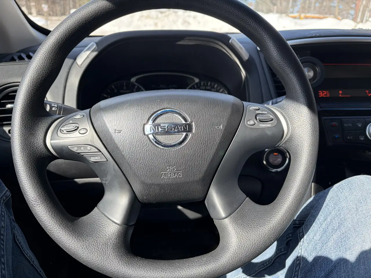 Nissan Pathfinder снимка Nissan Pathfinder