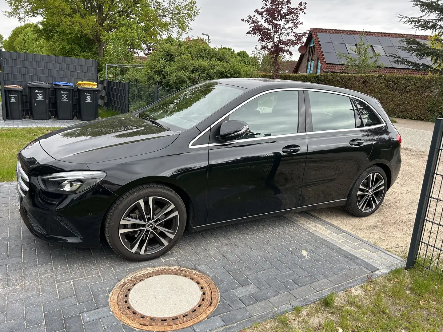 Mercedes-Benz B 200 B 200 d 8G-DCT Progressive Schwarz - 1