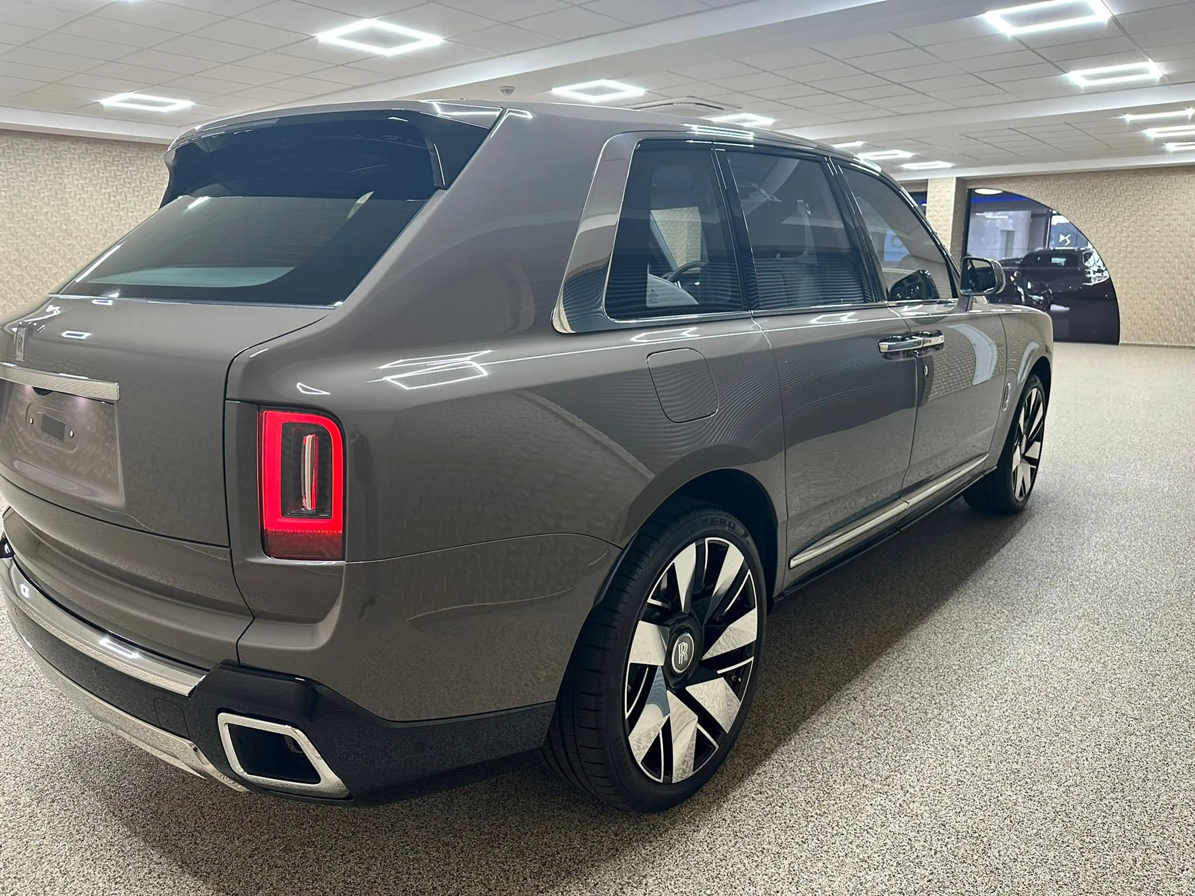 Rolls-Royce Cullinan — photo 8