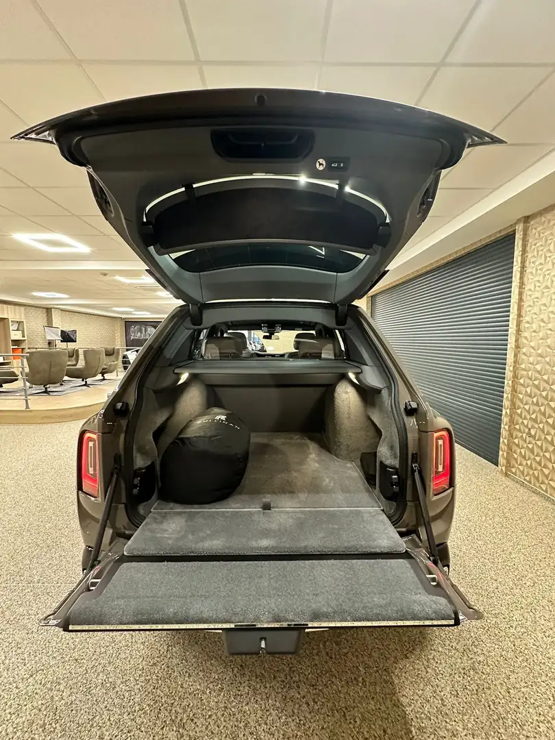 Rolls-Royce Cullinan Beige - 2