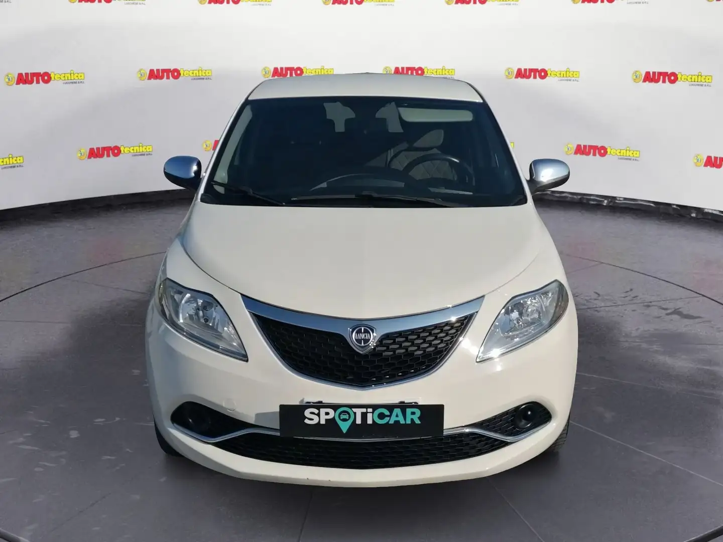 Lancia Ypsilon 1.2 69 CV 5 porte S&S Platinum Bianco - 2