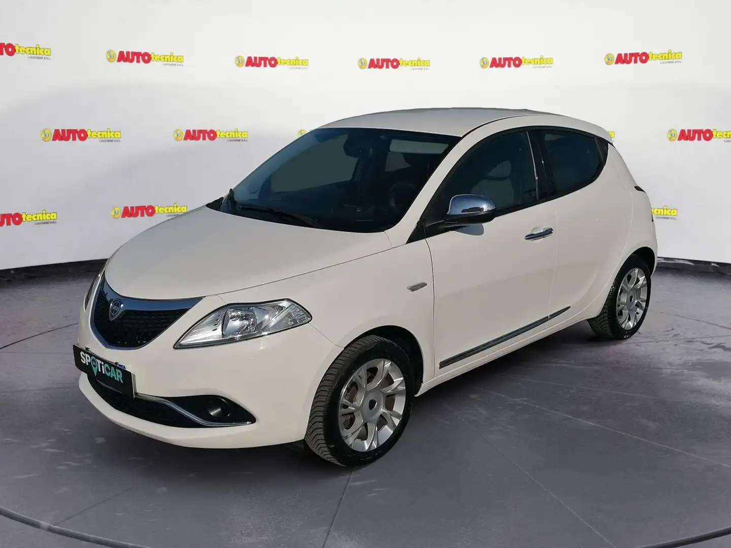 Lancia Ypsilon 1.2 69 CV 5 porte S&S Platinum Bianco - 1