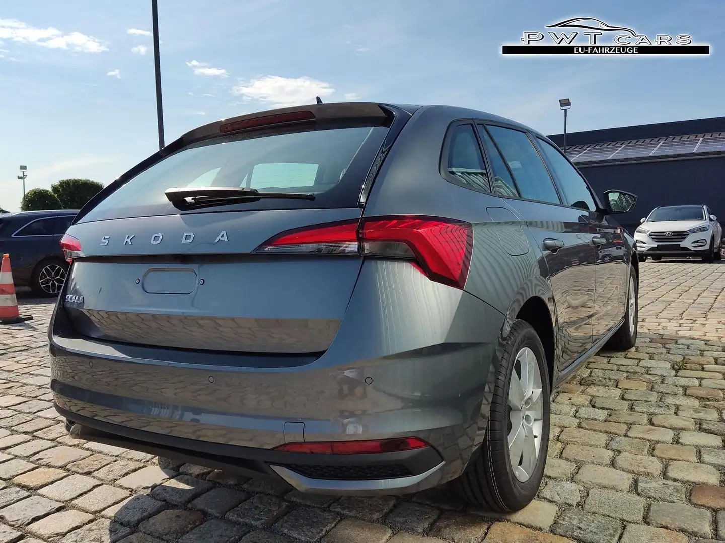 Skoda Scala 130 Jahre Plus Edition 1.0 TSI 95 PS Rückfahrka... Gris - 2