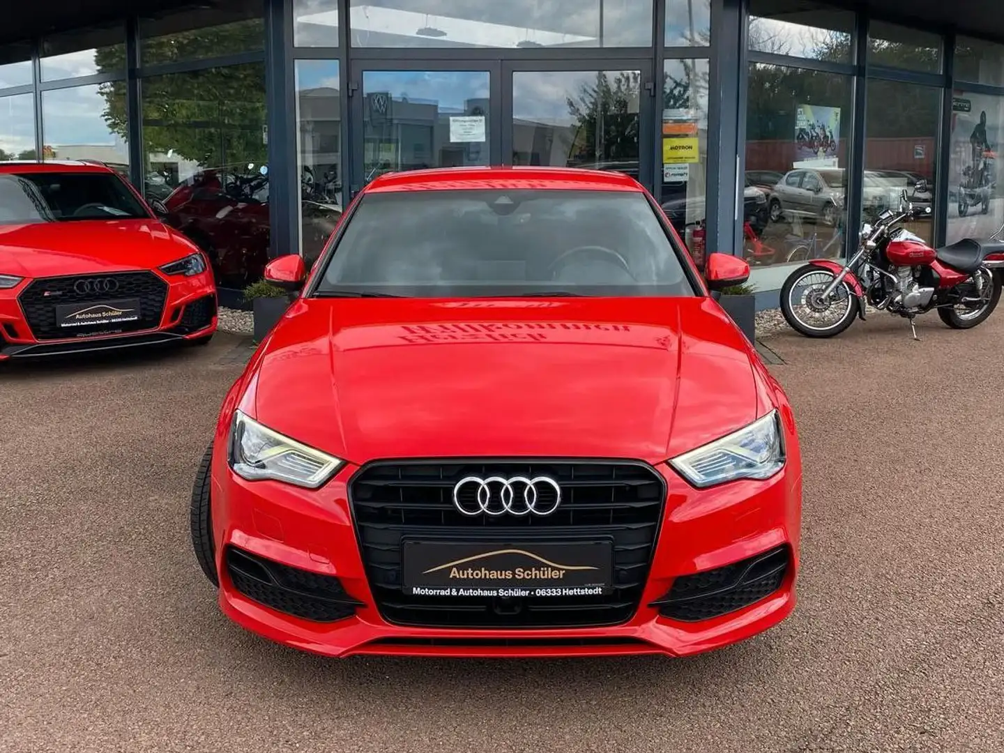 Audi A3 Limousine S line Sportpaket+Navi+Lane+DCC+ACC Rot - 2