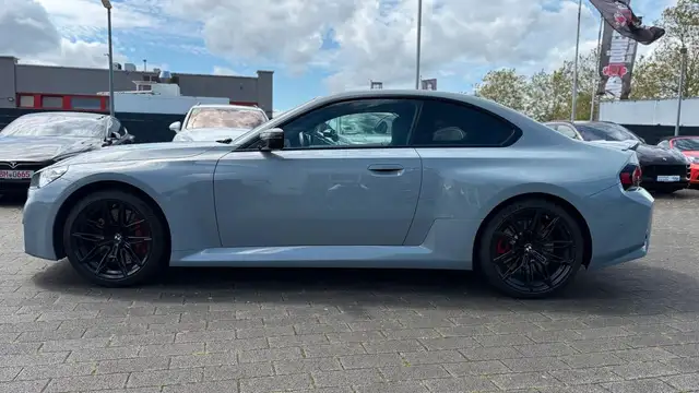 BMW M2 view 3