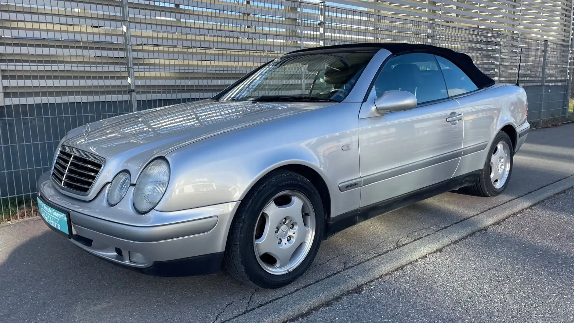 Mercedes-Benz CLK 320 Cabrio-Garagen Fahrzeug-TÜV NEU-Garantie Silber - 1