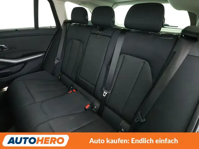 BMW 3 Series view 14