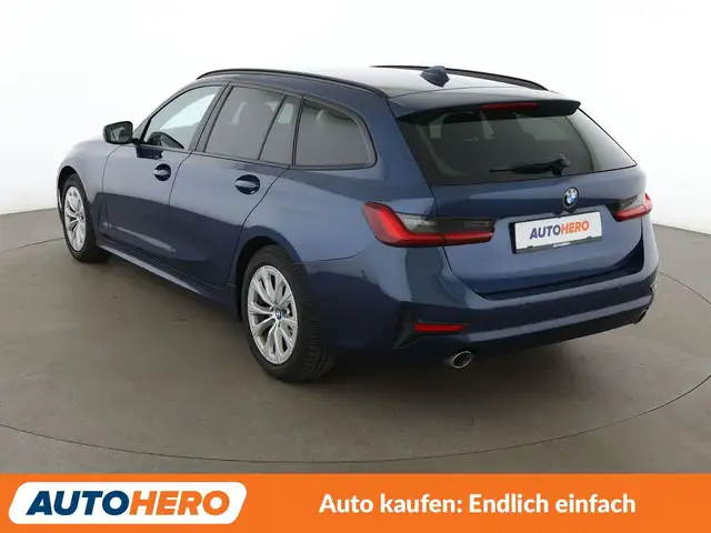 BMW 3 Series view 4