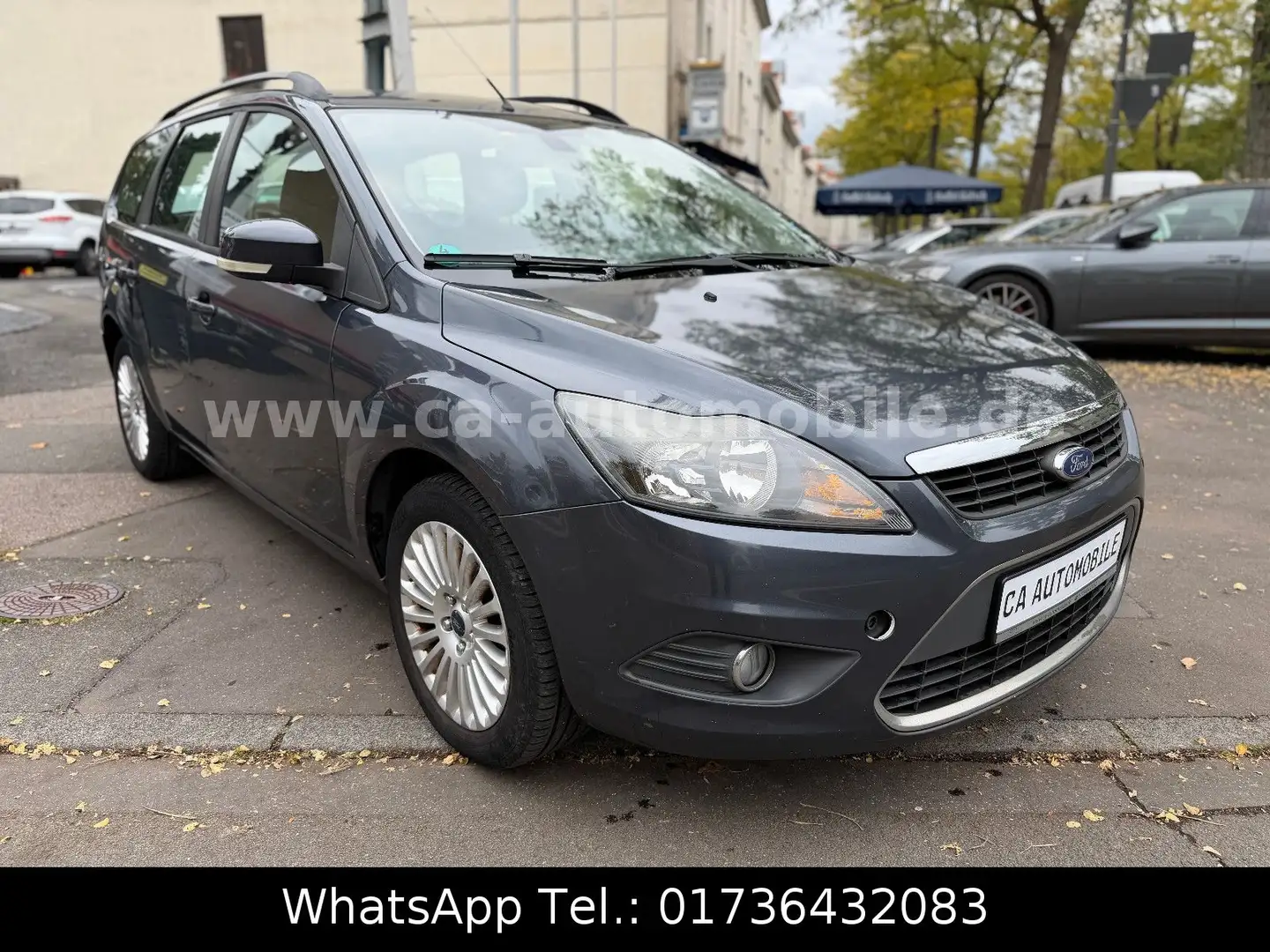 Ford Focus Turnier Titanium*KLIMAAUTOMAT*SITZHEIZUNG* Grau - 1