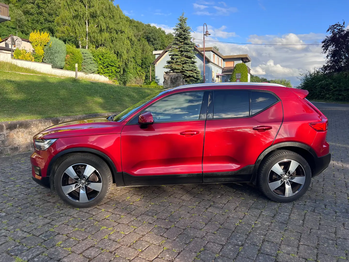 Volvo XC40 XC40 D3 AWD Geartronic Momentum Rouge - 1