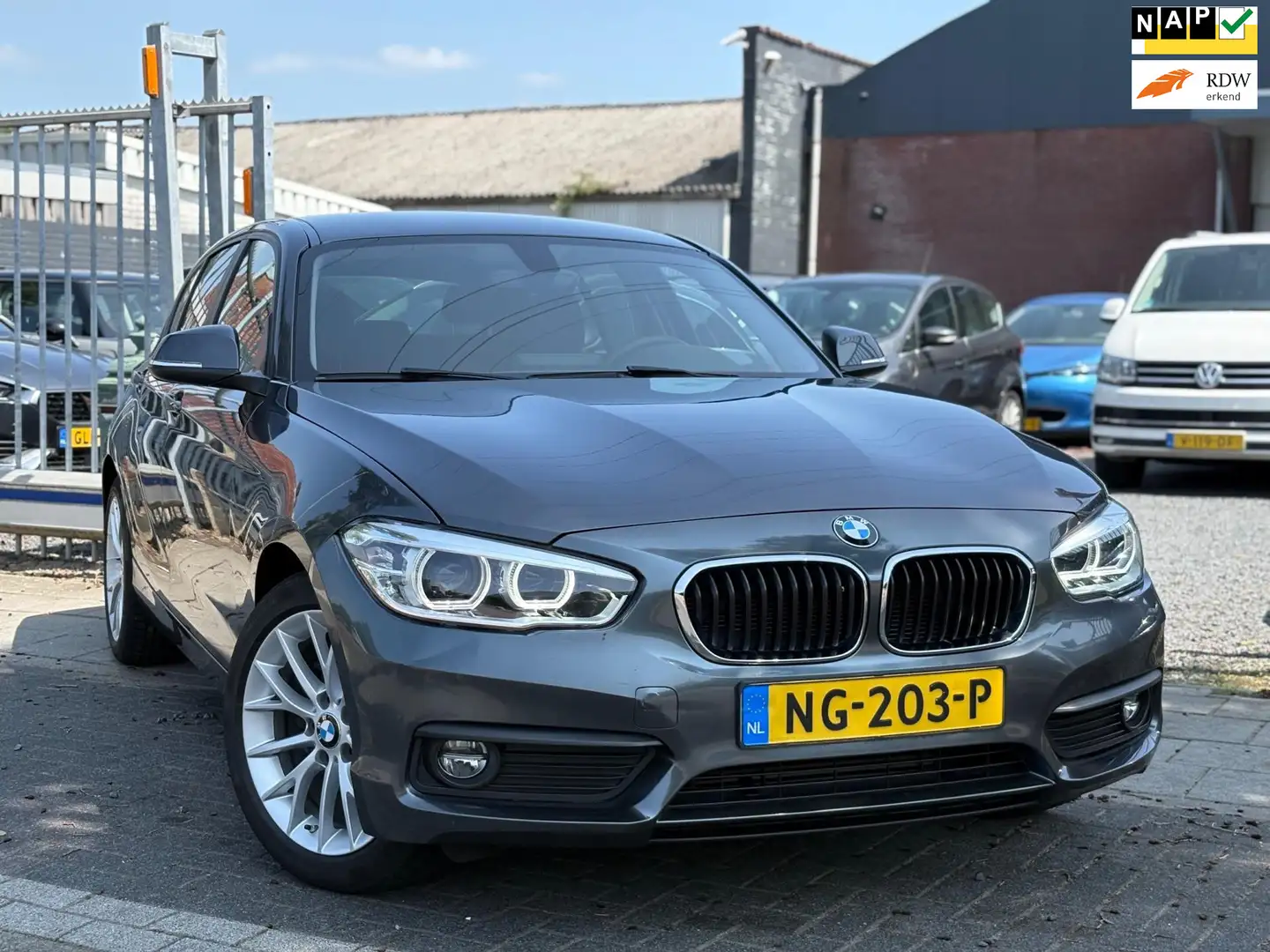 BMW 116 1-serie 116i Centennial High Executive | Lederen b Grau - 1