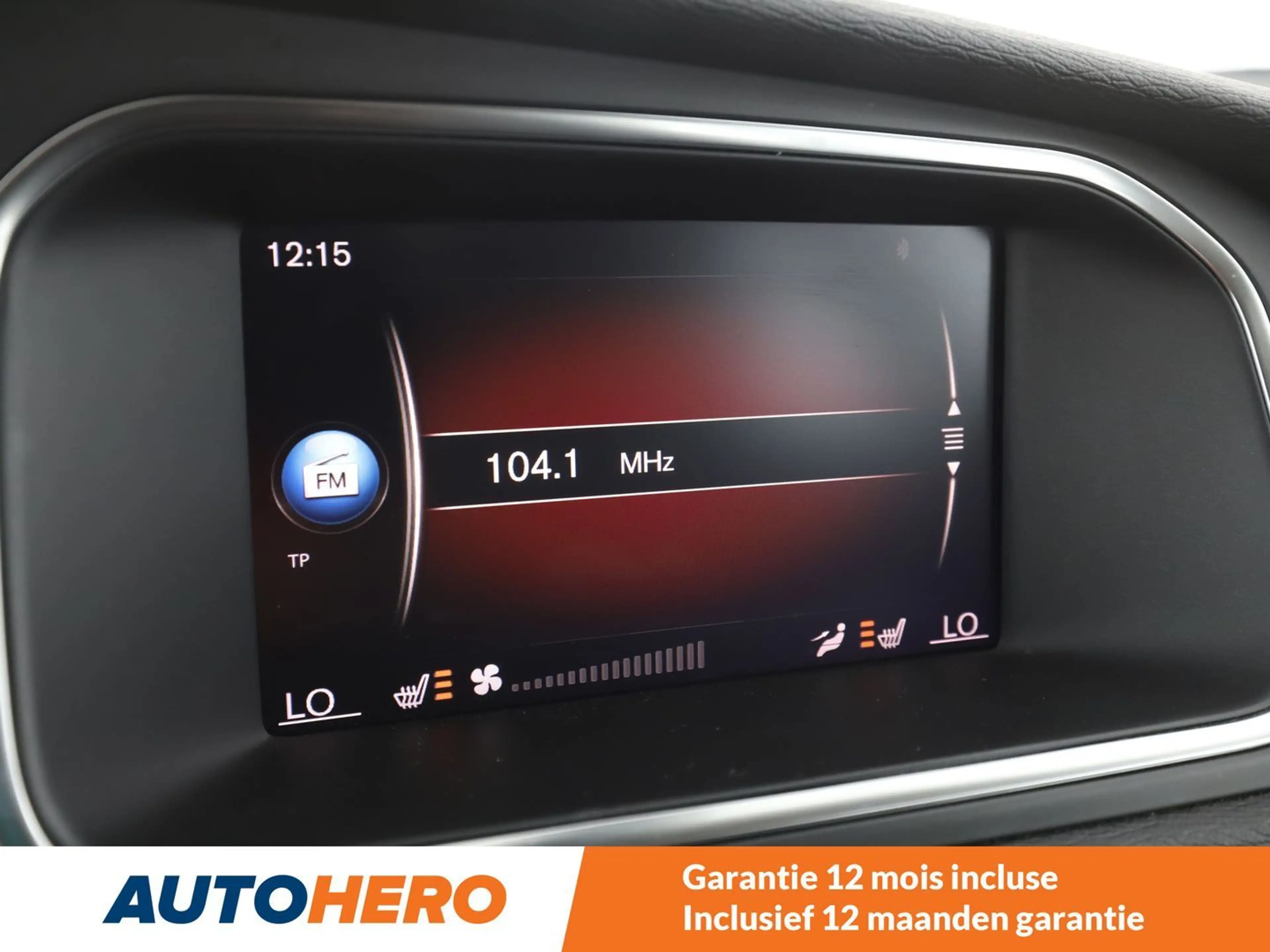 Volvo V40 Cross Country 1.5 Pro — photo 12