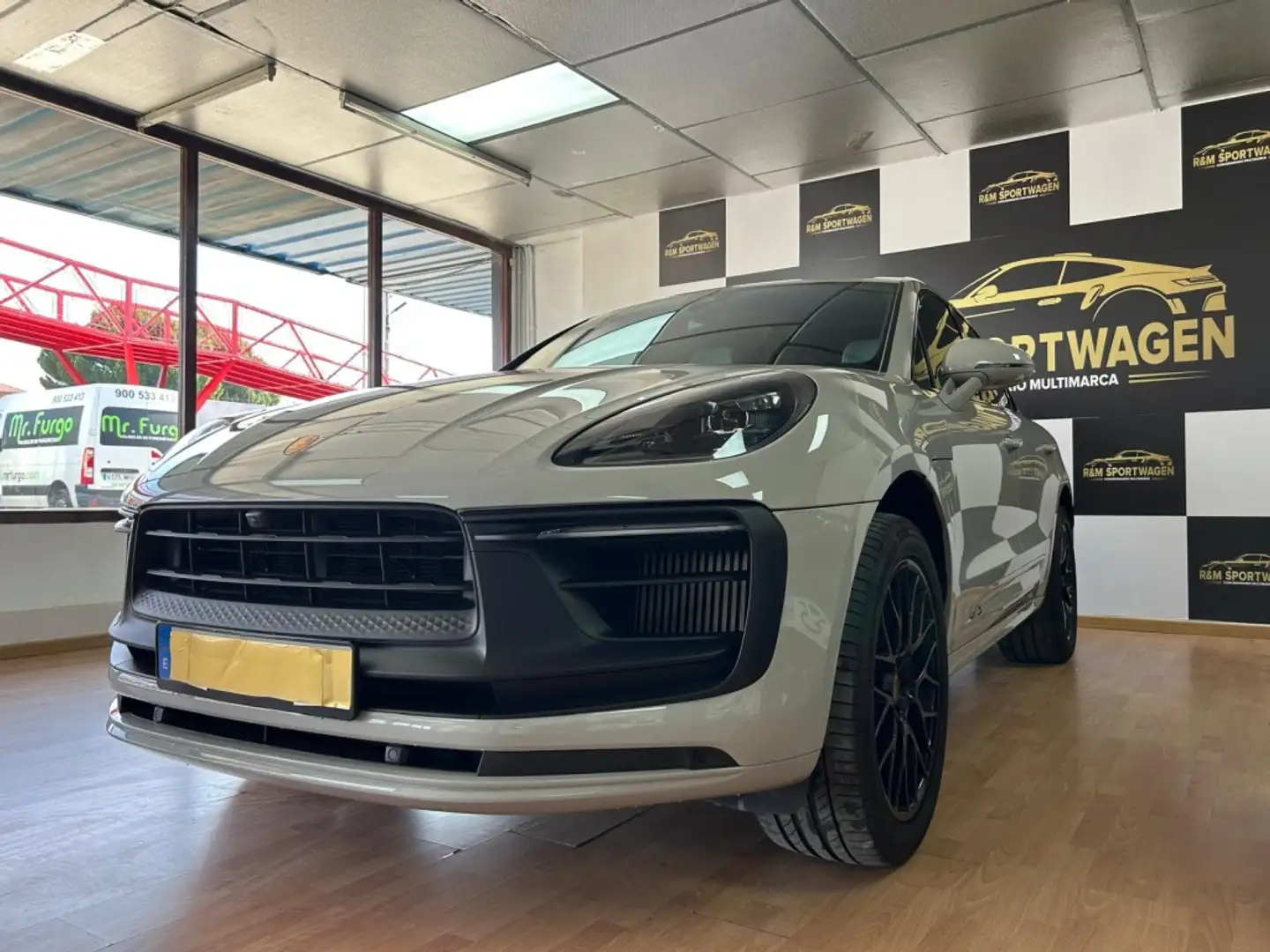Porsche Macan GTS Aut. Gris - 2
