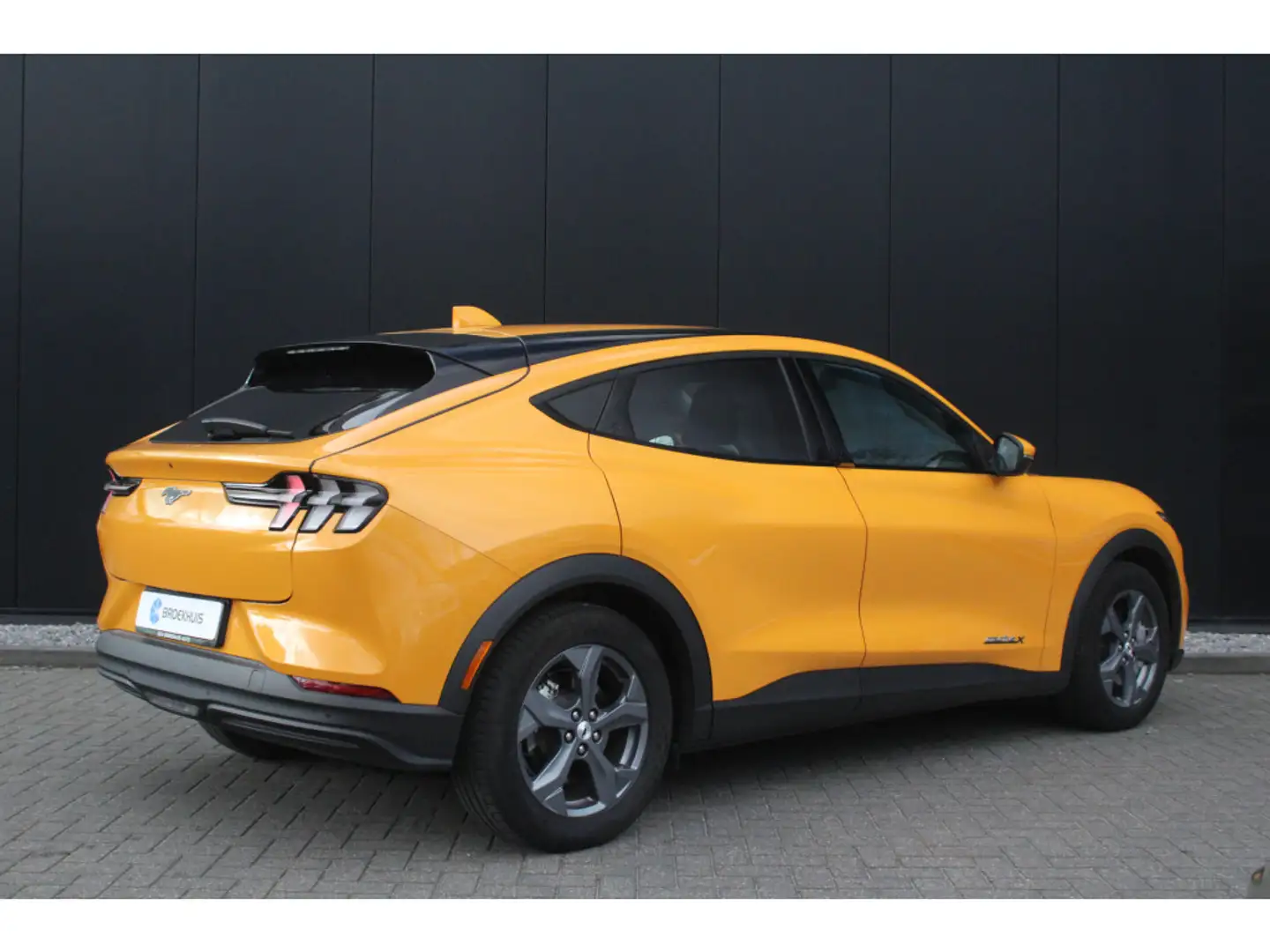 Ford Mustang Mach-E Extended RWD 98 kWh | Camera | Adapt. Cruise | Led Orange - 2
