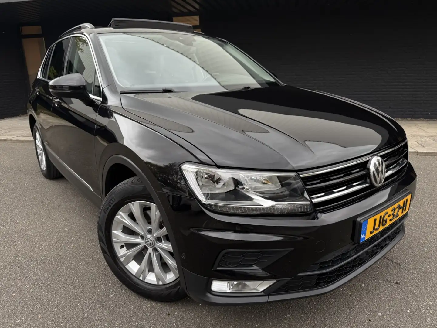 Volkswagen Tiguan 1.4 TSI Con. Series // Leder // Panoramadak // Noir - 1