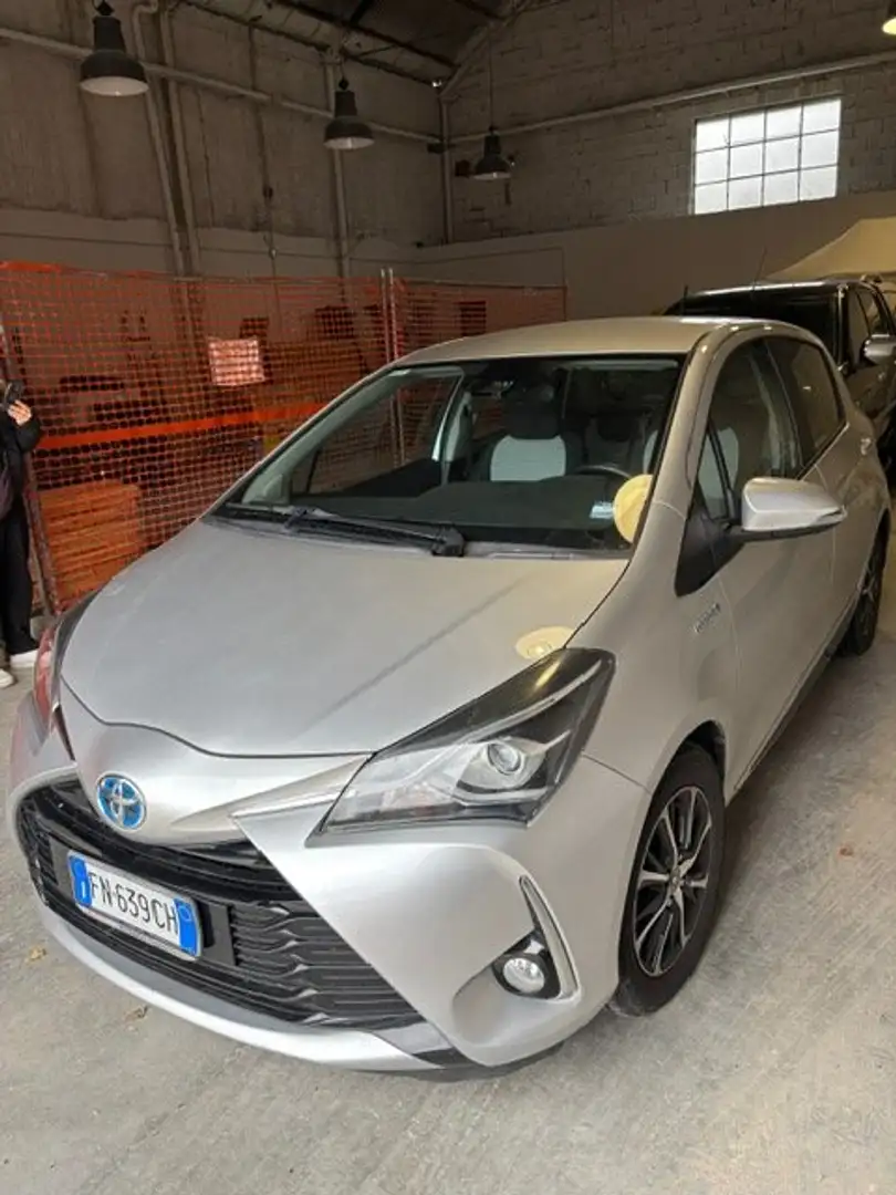 Toyota Yaris Yaris III 2017 5p 1.5h Active Argento - 2