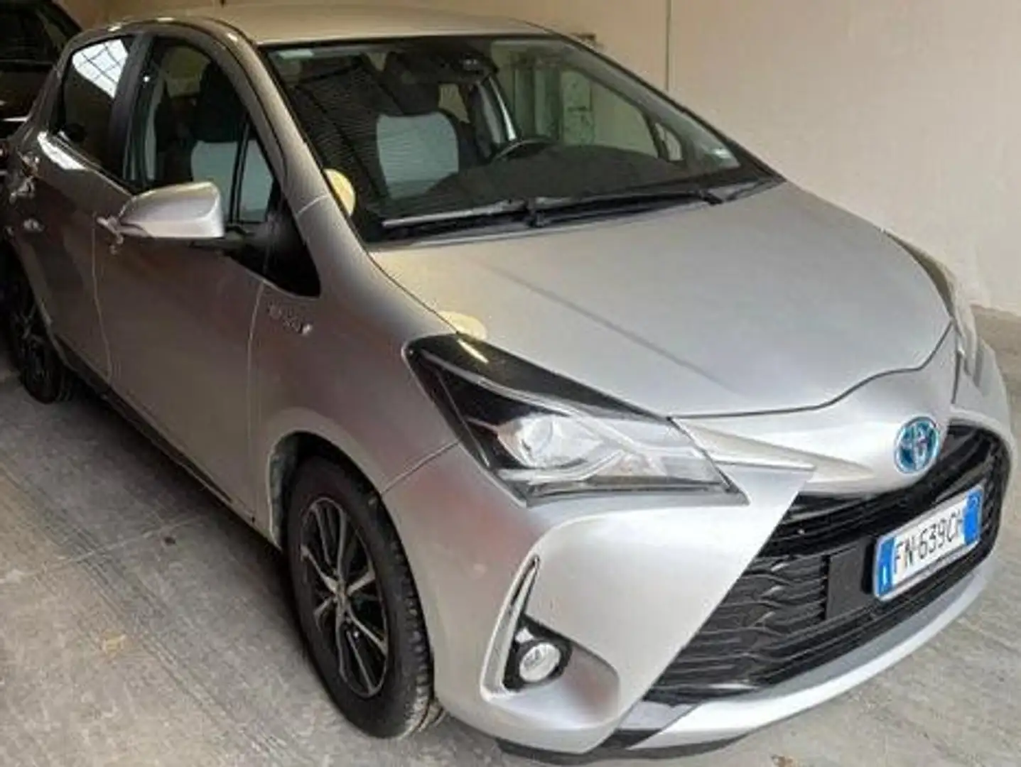 Toyota Yaris Yaris III 2017 5p 1.5h Active Argento - 1