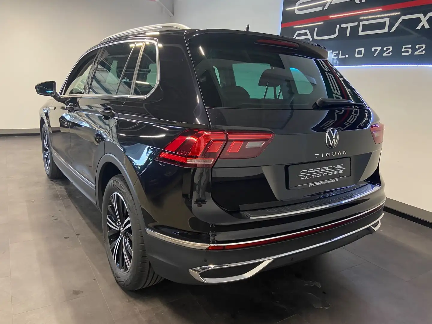 Volkswagen Tiguan 2.0 TDI Elegance Schwarz - 2