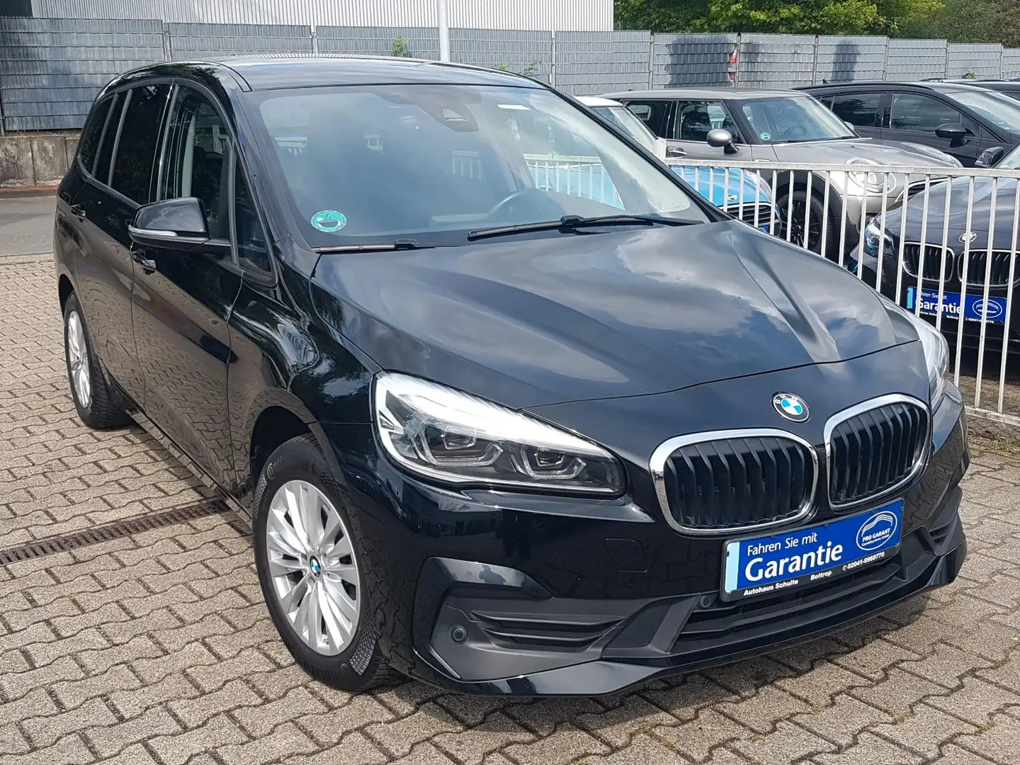 BMW 218 Advantage AHK Navi Kamera SHZ Schwarz - 1