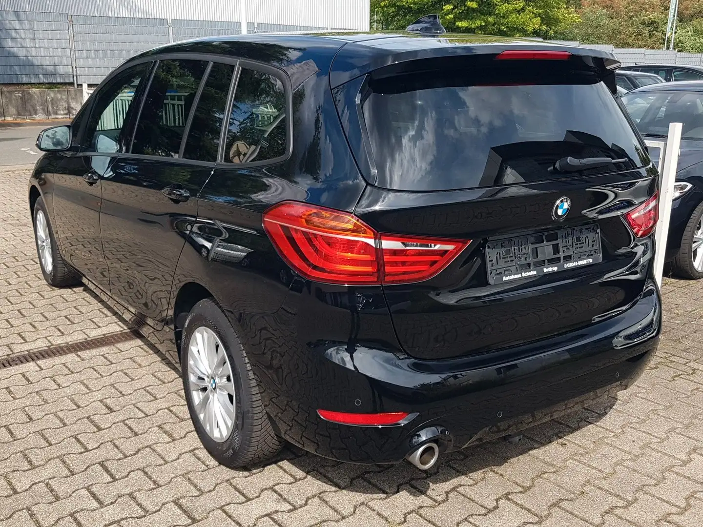 BMW 218 Advantage AHK Navi Kamera SHZ Schwarz - 2