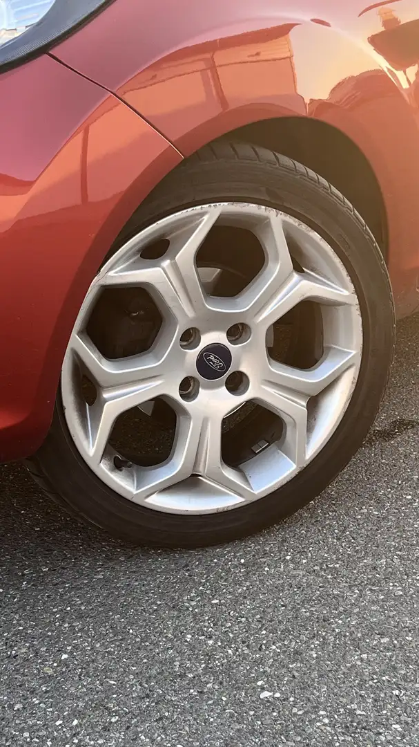 Ford Fiesta Van - 1