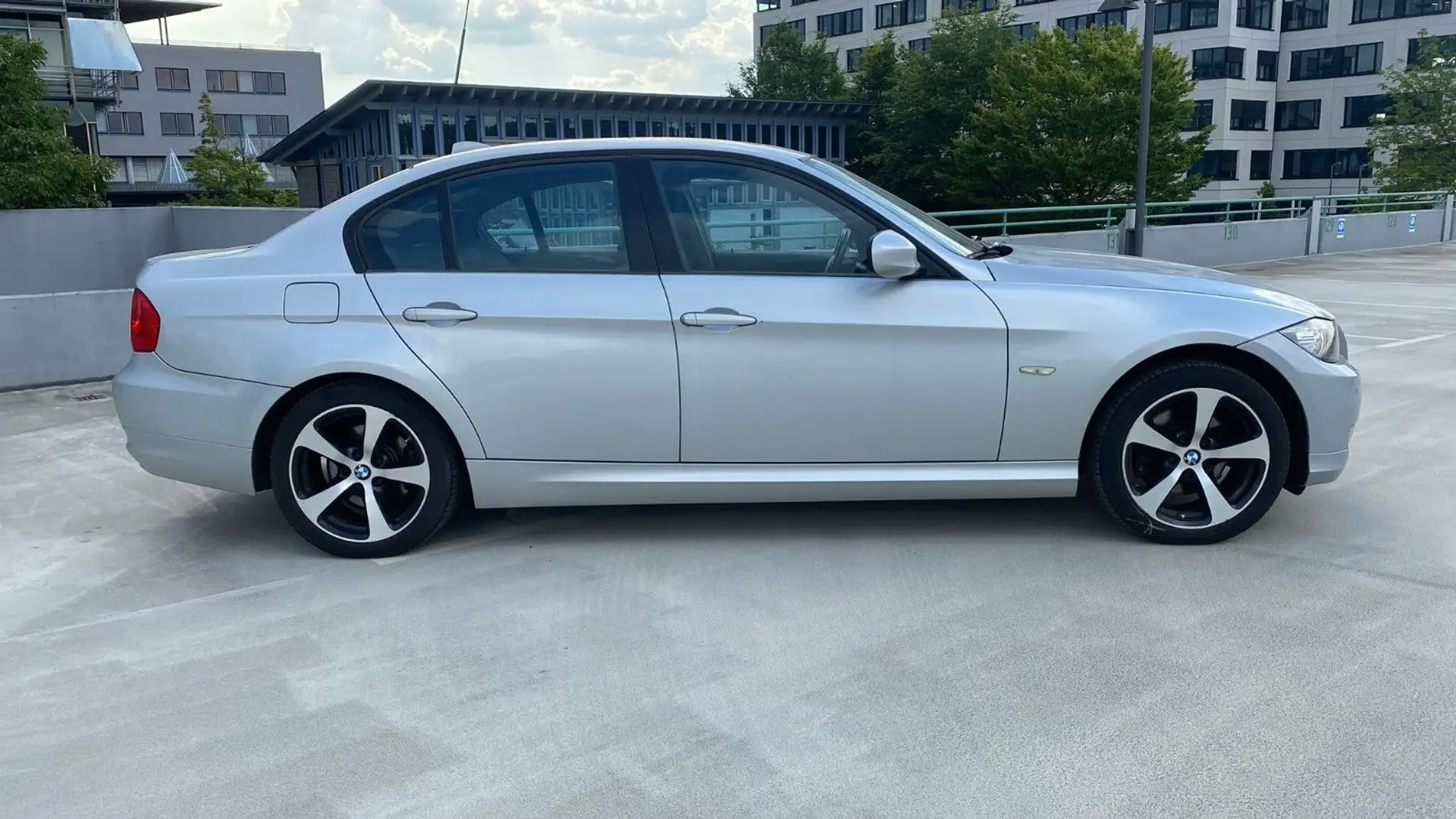 BMW 320 D Lim. AUTOM. NAVI XENON SHD ALU TEMP SOUND Argent - 2