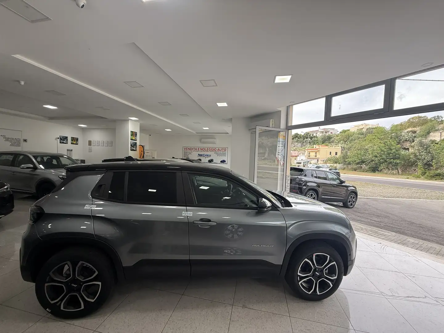 Jeep Avenger LONGITUDE €20.800 ALTITUDE 22.800 SUMMIT 24.800 - 2