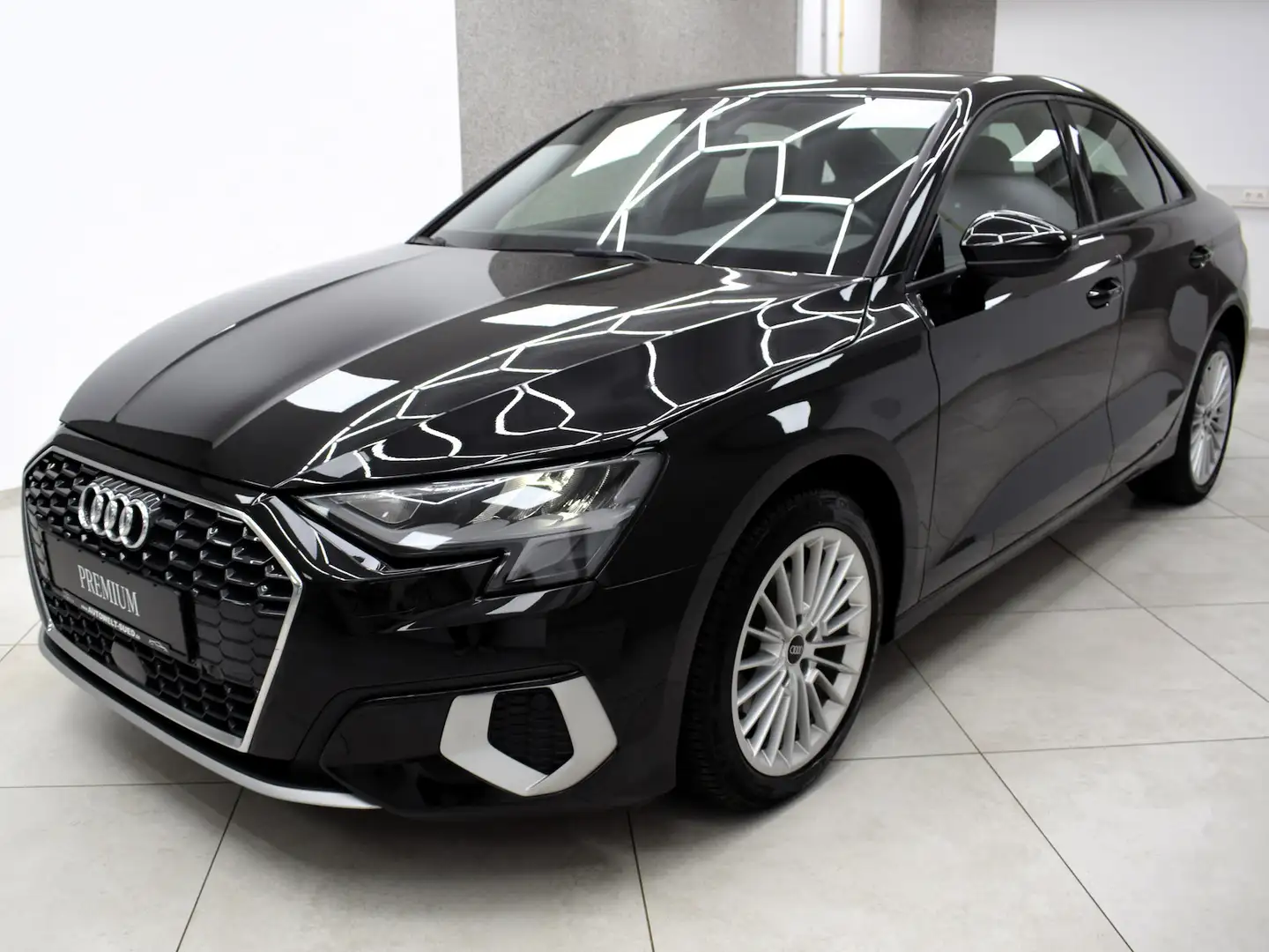 Audi A3 Limousine 35 TDI Edition One V-Cockpit Navi Sound Schwarz - 2