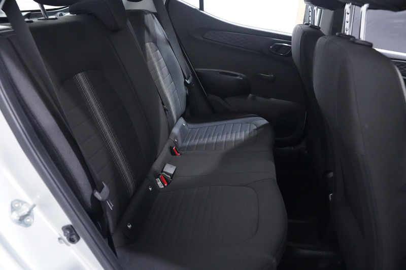 Hyundai i10 1.0 Trend Apple Carplay Navi Airco PDC Achter Stuu — photo 40