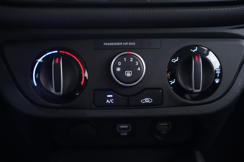 Hyundai i10 1.0 Trend Apple Carplay Navi Airco PDC Achter Stuu — photo 28