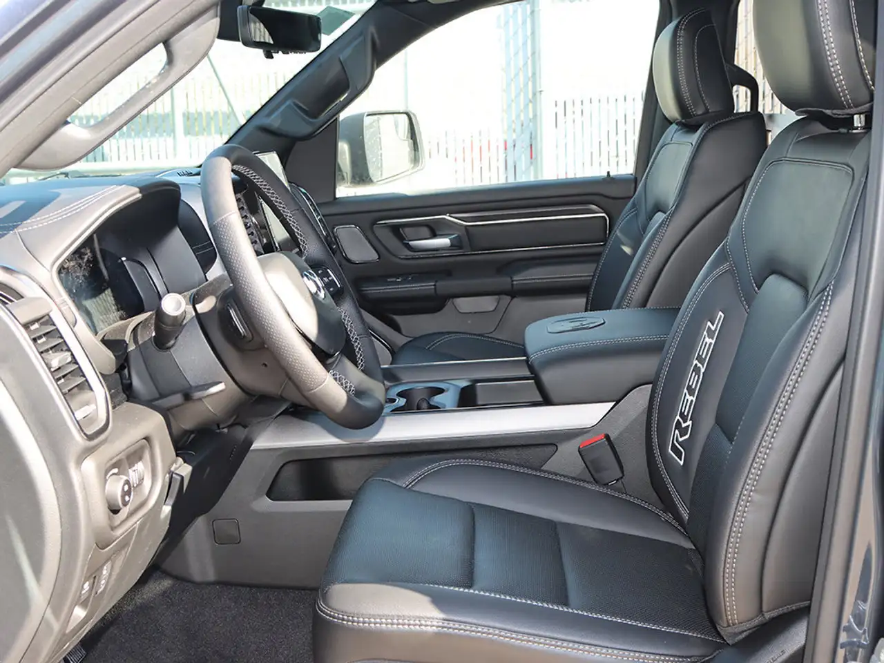 RAM 1500 снимка RAM 1500