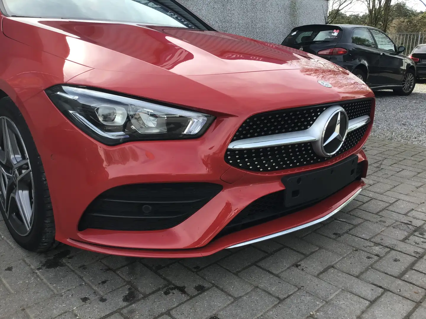 Mercedes-Benz CLA 180 Shooting Brake AMG Line Rood - 1