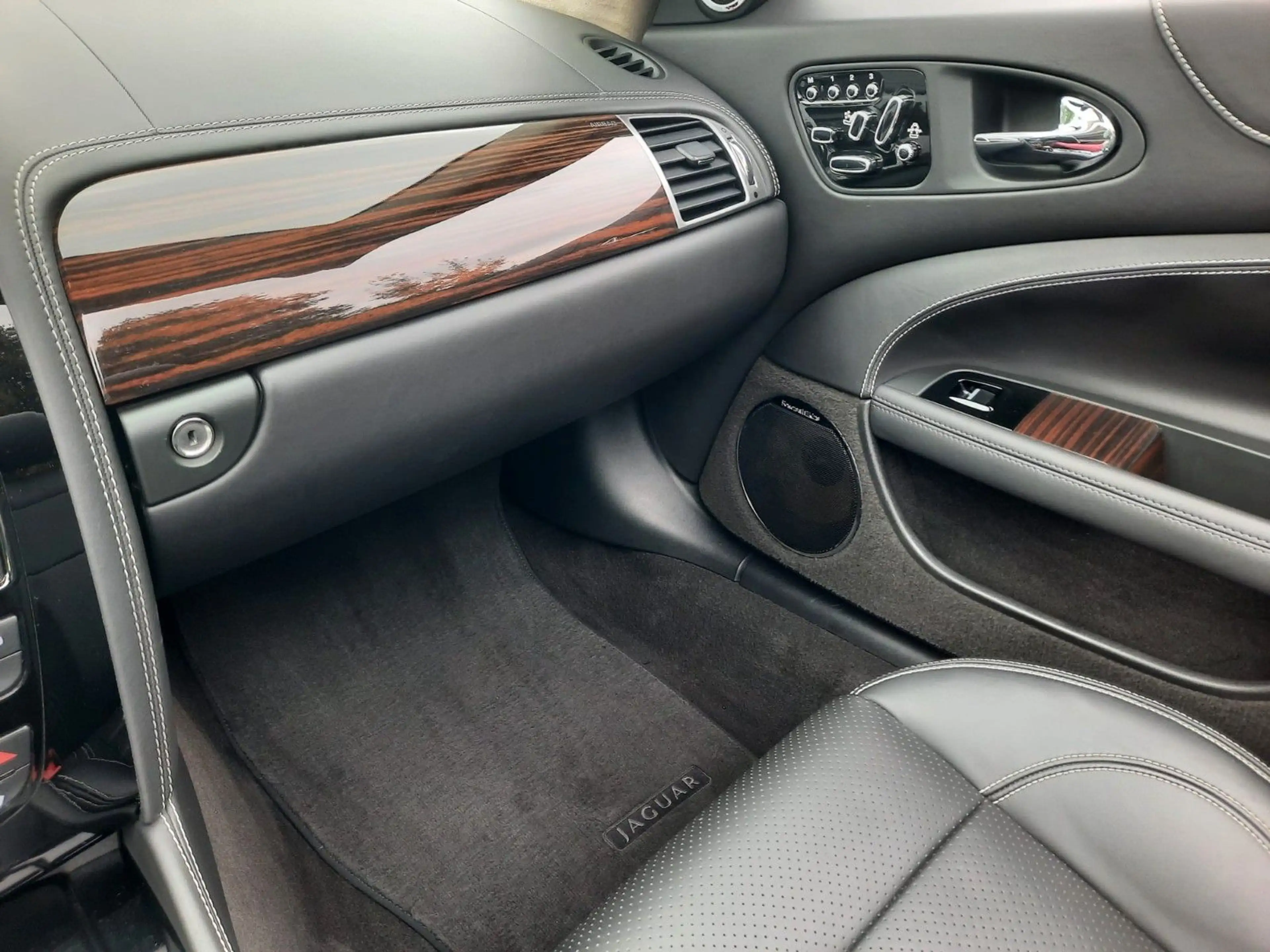 Jaguar XK Cabriolet 5.0 V8 Sammlerstück Black Series — photo 9