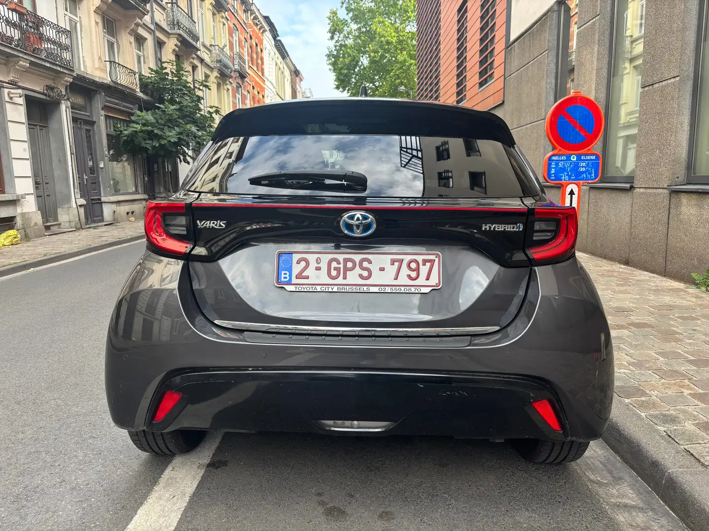 Toyota Yaris 1.5i VVT-i Hybrid E-CTV Style Gris - 2