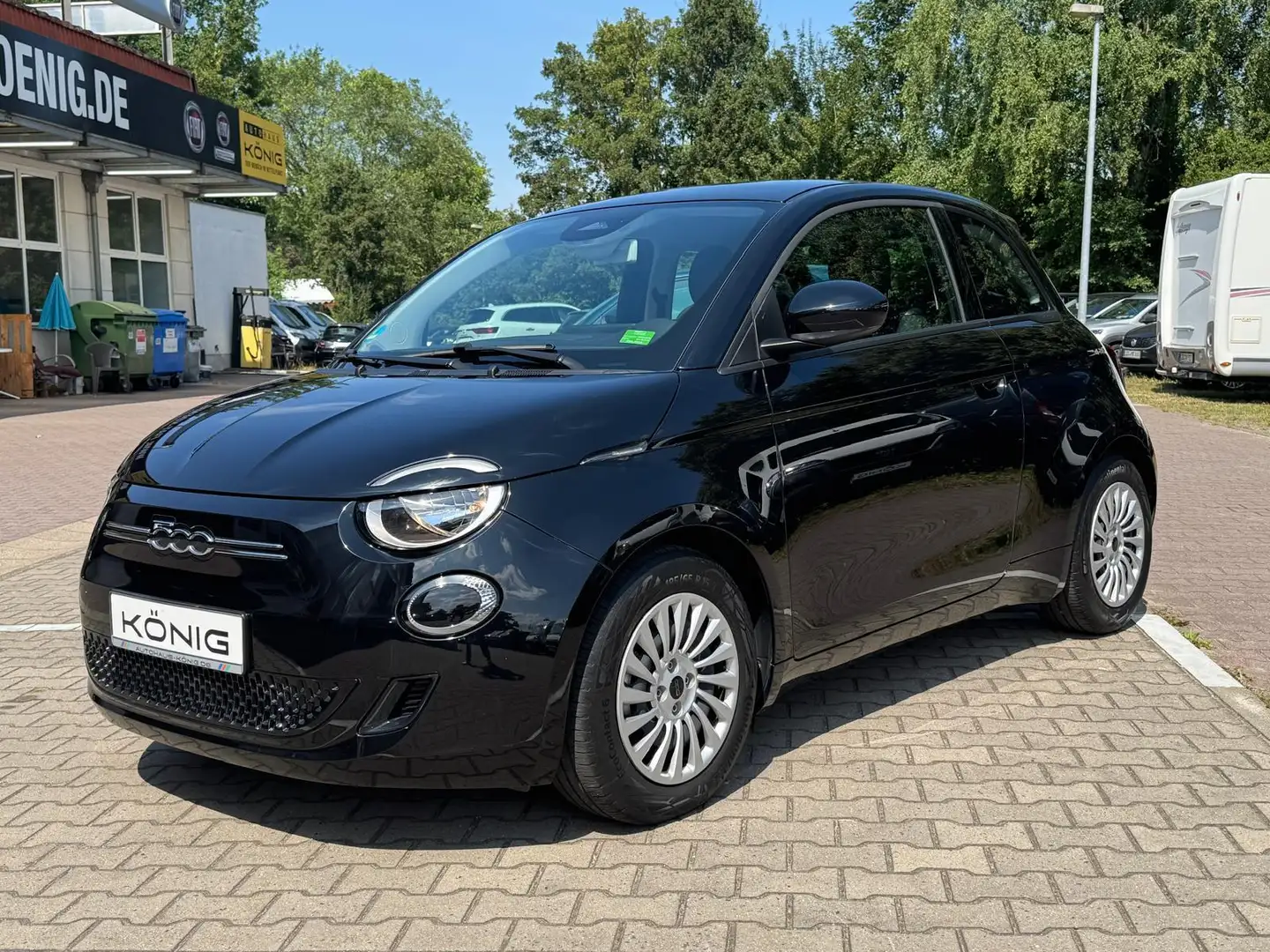 Fiat 500e MY23 118PS 42kWh KLIMA*CARPLAY*TEMPOMAT*DAB Schwarz - 1