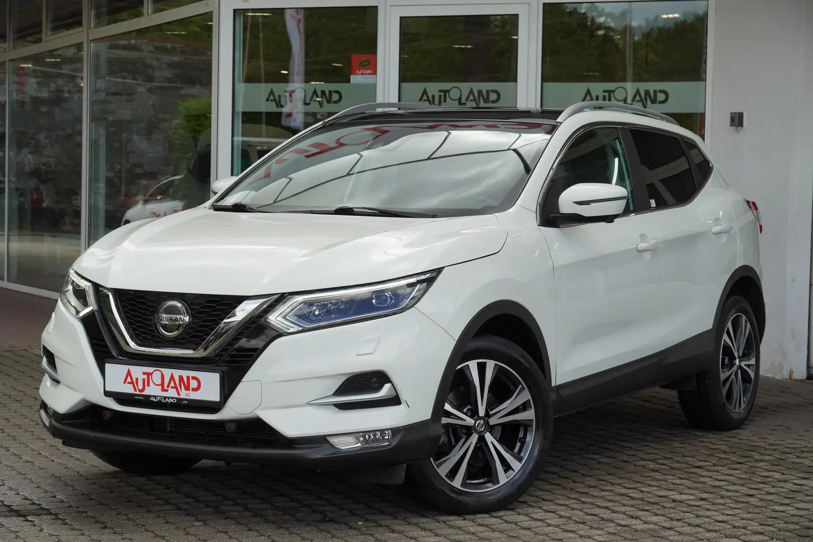 Nissan Qashqai 1.2 Acenta LED Navi Panorama 360° PDC Wit - 2