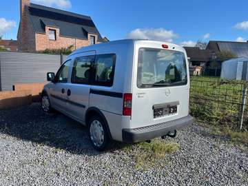 Combo Tour 1.7 DTH CDTi Essentia (Hayon/Achterklep)