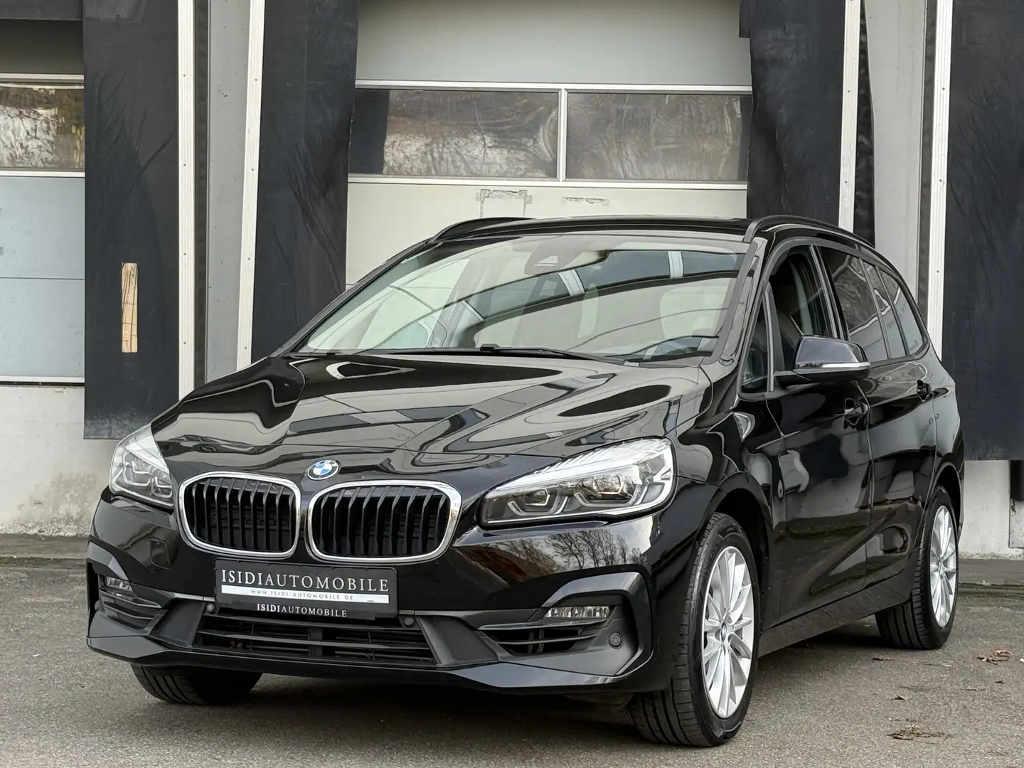 BMW 218 Sport Line 7-Sitze LED Navi AHK Schwarz - 1