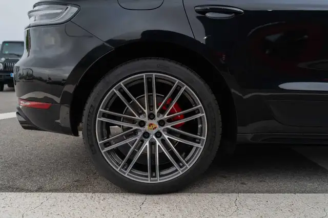 Porsche Macan view 9