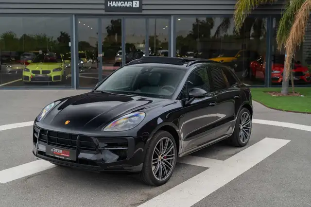 Porsche Macan view 3
